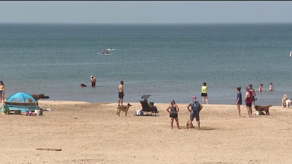 Heat wave draws crowds to Chicago beaches as temperatures jump into the 90s