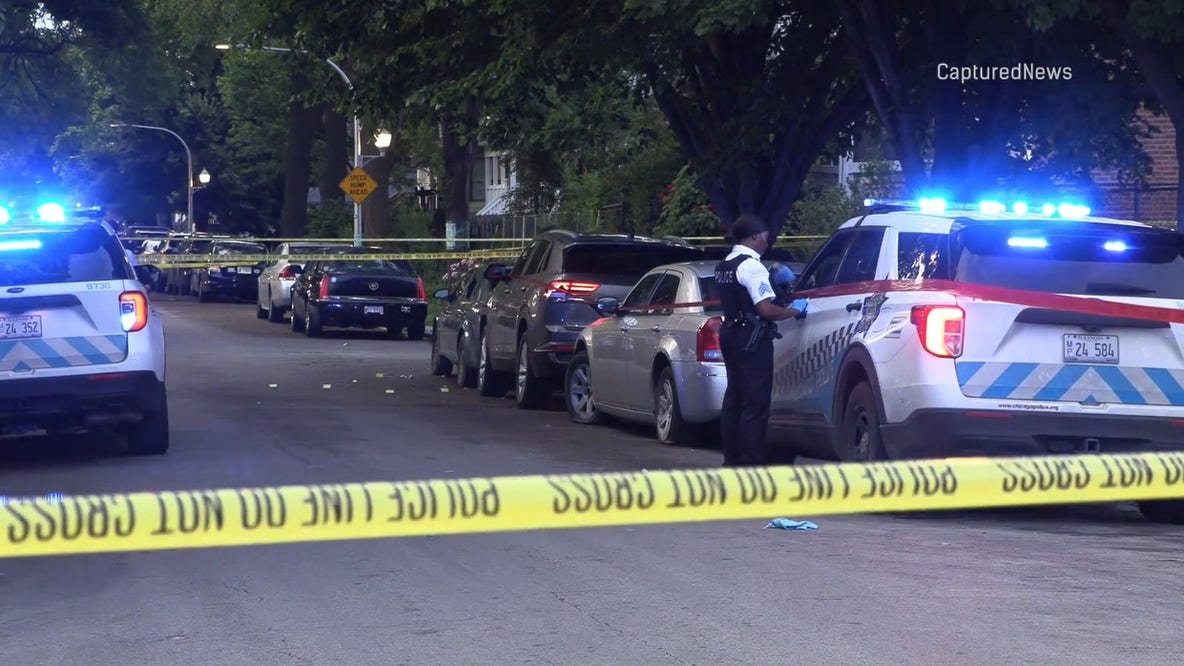 Man killed, 3 others including teen hospitalized after Chicago West Side shooting: police