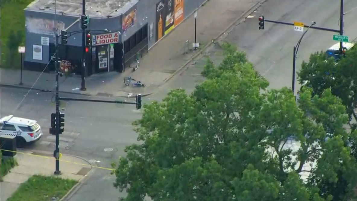 Man killed, bystander injured in West Pullman shooting: police