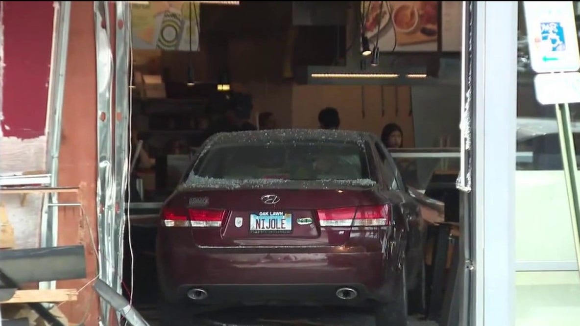 2-year-old among 5 injured after car crashes into Chicago Chipotle: police