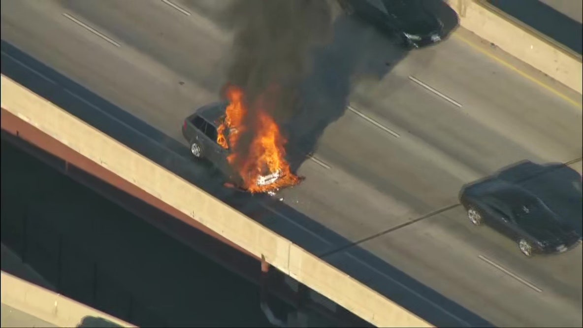 SUV engulfed in flames on Dan Ryan Expressway during rush hour