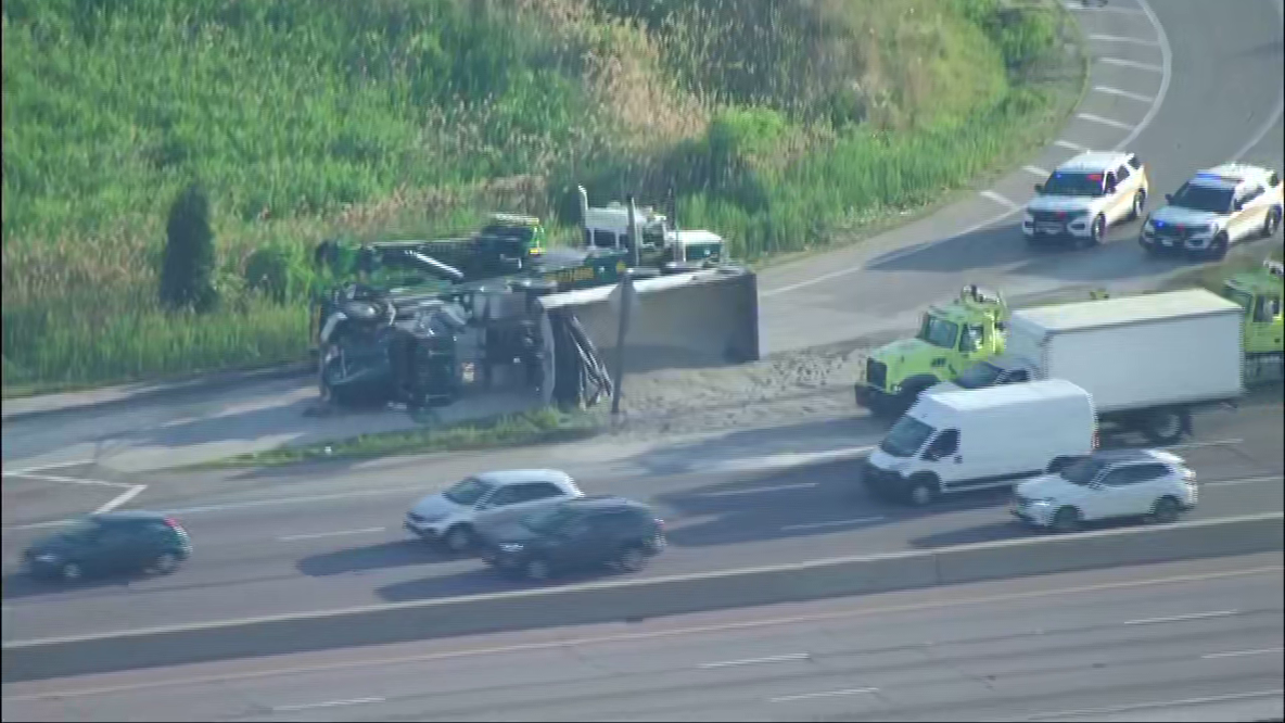Oil spill, overturned vehicle shut down I-290 entrance ramp