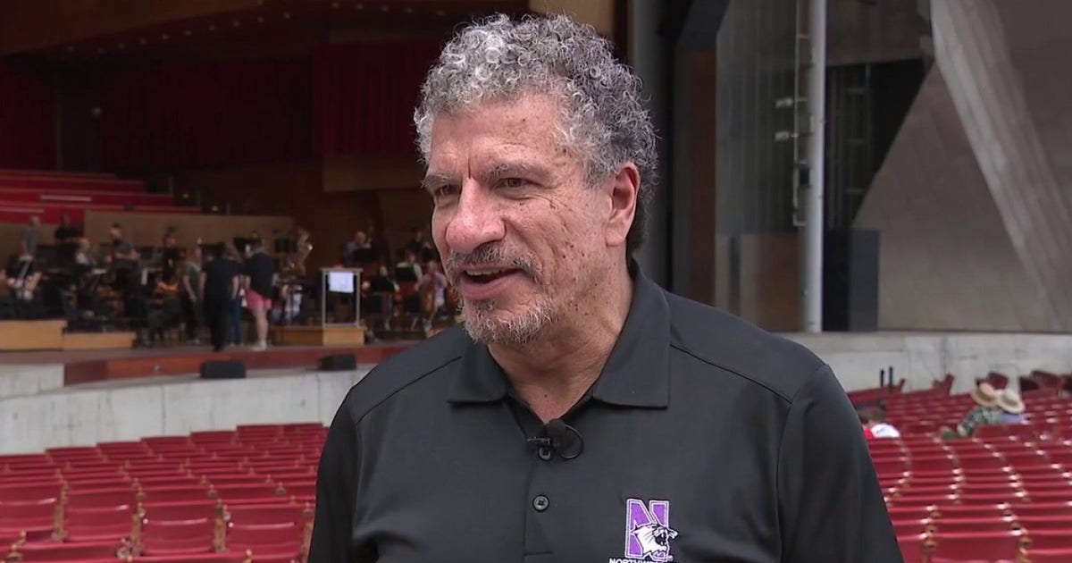 Chicago's Grant Park maestro goes from Super Bowl stage to Cubs mound