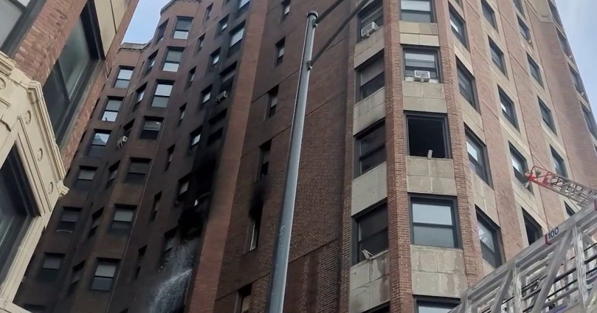 Chicago Edgewater apartment fire leaves resident with almost nothing after escape