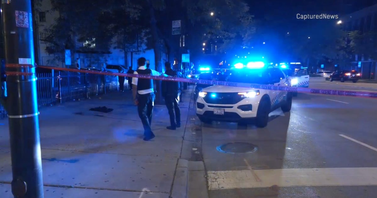 Man shot, critically hurt in Chicago’s River North by robbers, CPD says ...
