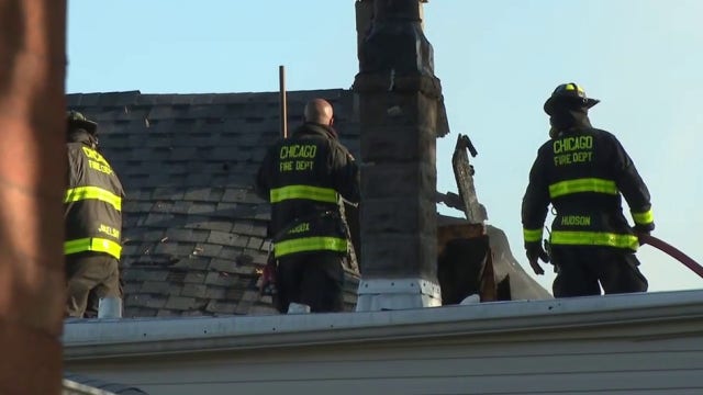2 Chicago firefighters among 4 injured in massive Back of the Yards blaze; 14 residents displaced