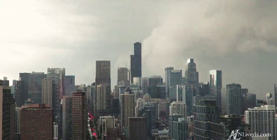 Video shows powerful storms roar through Chicago; nearly 200K without power as cleanup begins