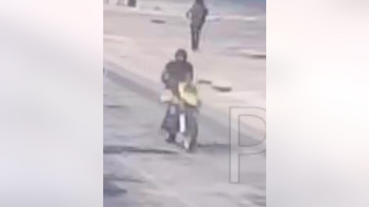 Chicago police seek dirt bike rider after bicyclist seriously hurt in Gold Coast hit-and-run