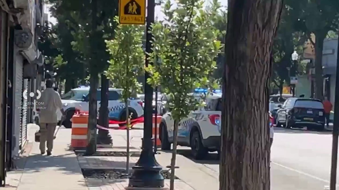 Bronzeville convenience store worker shot during robbery: CPD