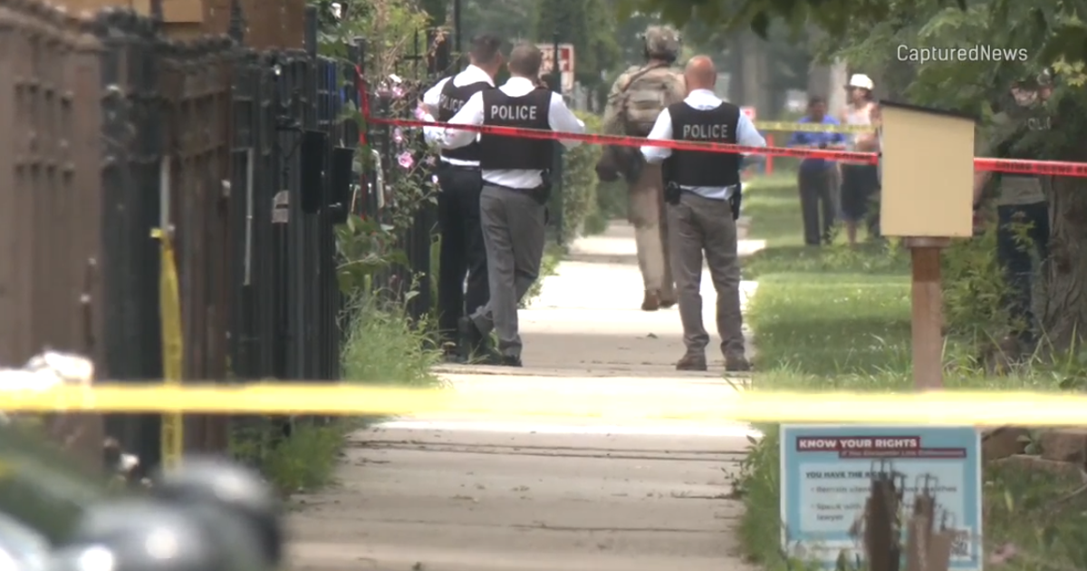 Albany Park shooting: Chicago SWAT officer shot, suspect in custody after standoff