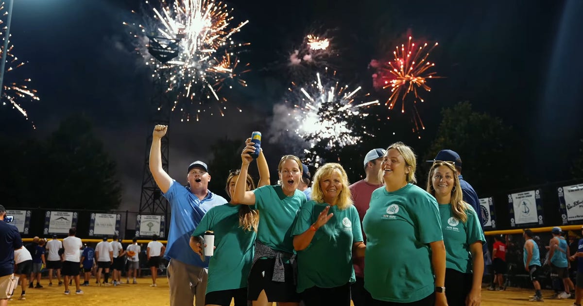 Papa Hops softball tournament gets swinging in return of South Side tradition