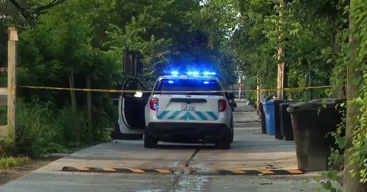 Chicago police officer injured after weapon discharges during arrest on West Side