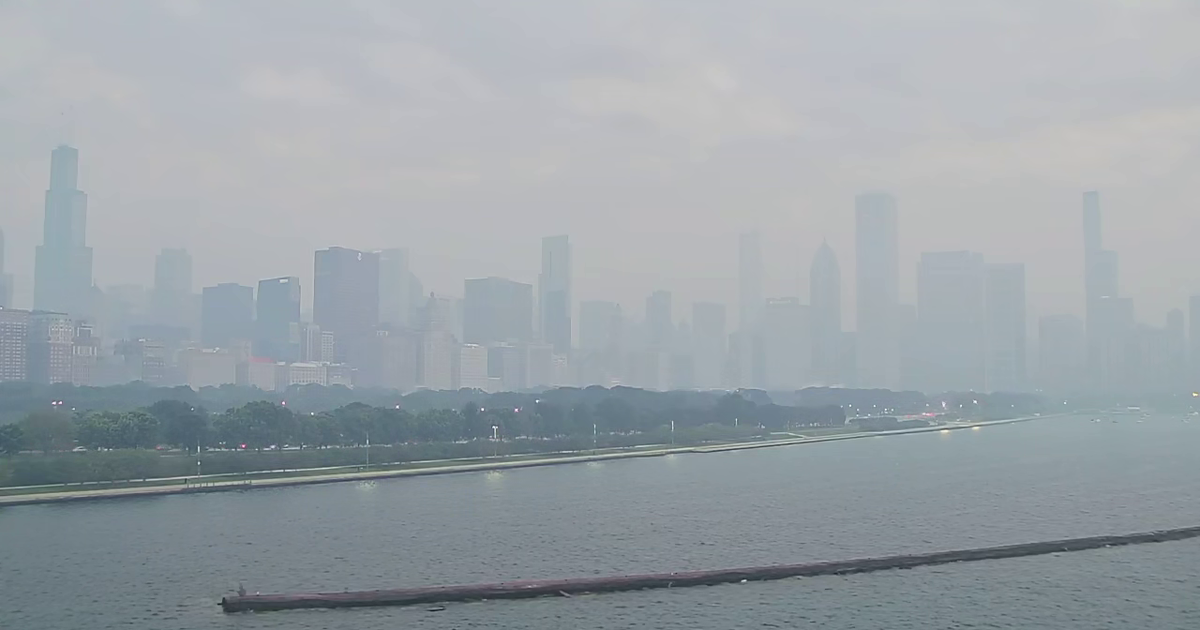 Chicago weather: Wildfire smoke, dangerous air quality overshadow another hot day