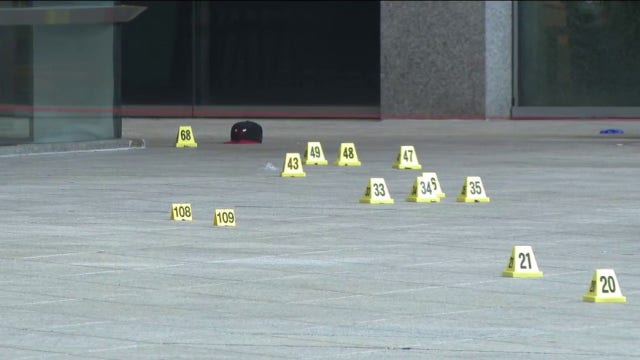 Chicago crime overnight: River North, Roseland shootings leave 2 dead; 3 wounded, man stabbed