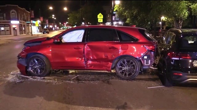 Group steals SUV from Chicago auto shop, crashes into several vehicles during getaway