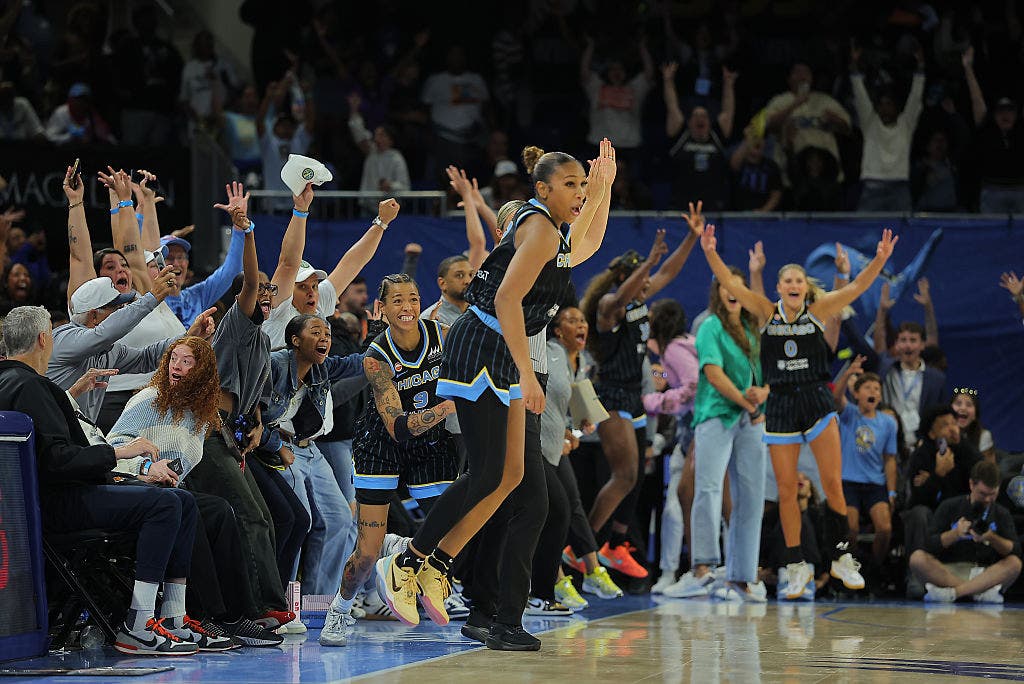 Sydney Taylor's buzzer-beater stuns defending champ Aces, as the rookie becomes a star