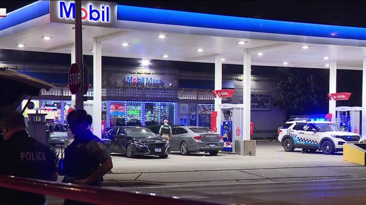 2 fatally shot while leaving gas station on Chicago's South Side, police say