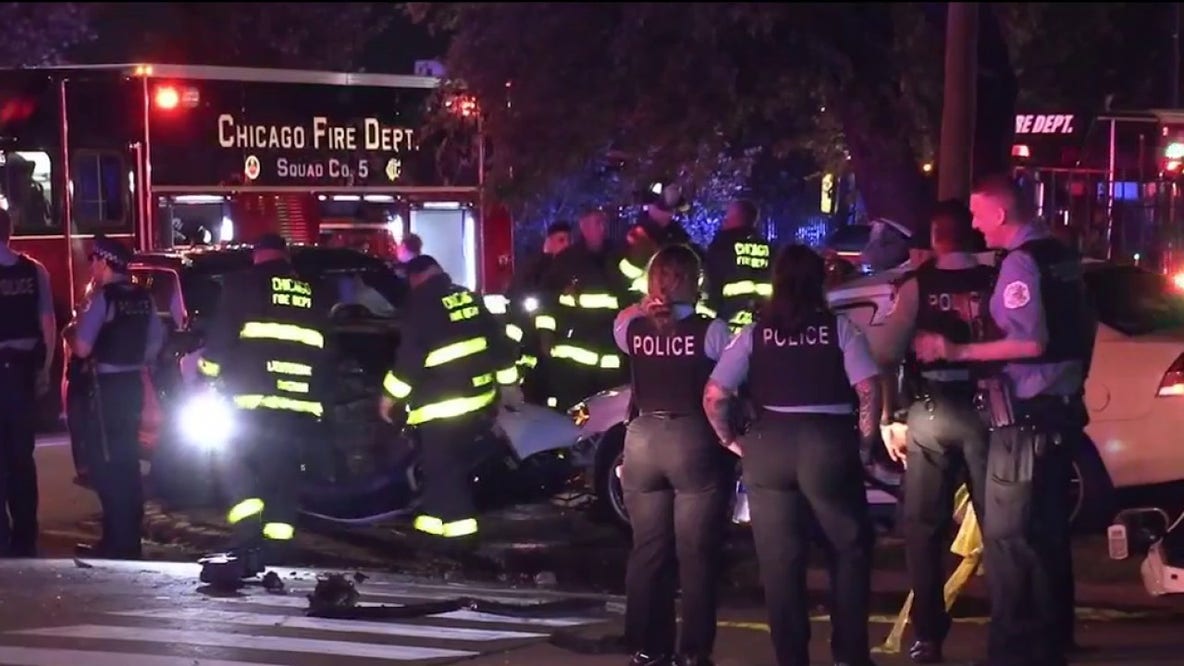 3 Chicago police officers, toddler among 5 injured in South Side crash