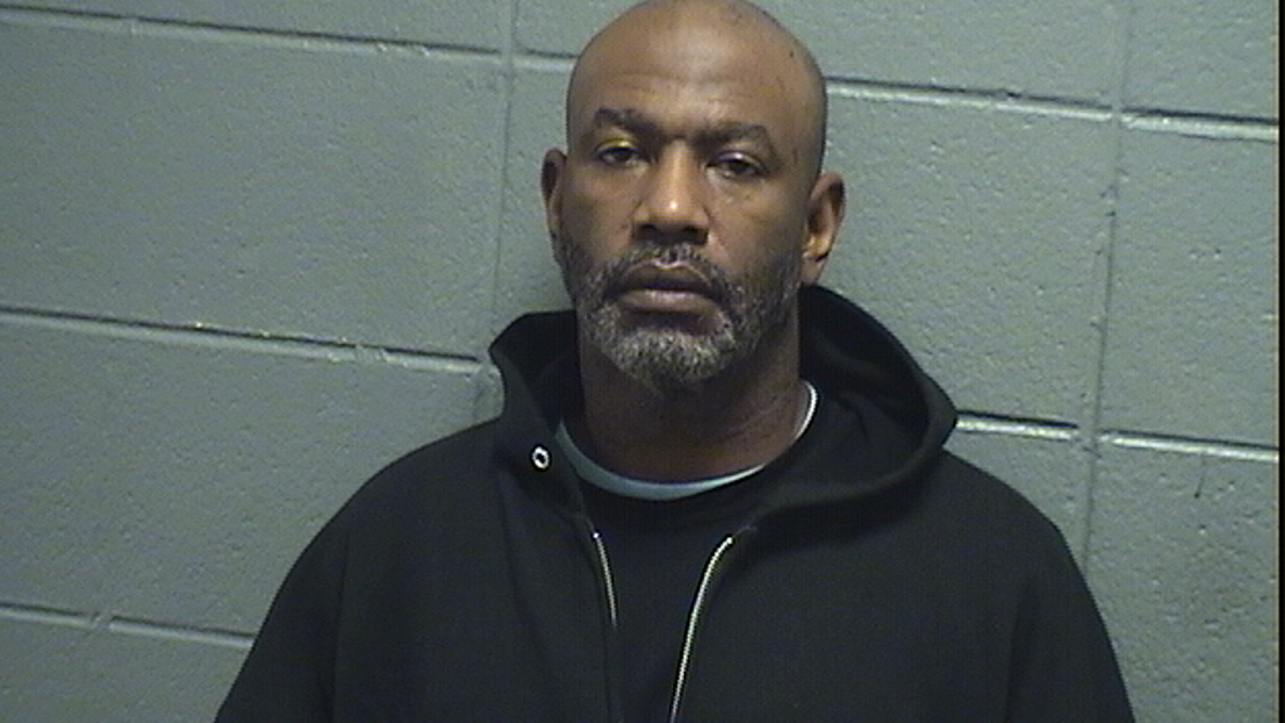Man gets 28 years for luring Chicago firefighters into home, threatening them with knife