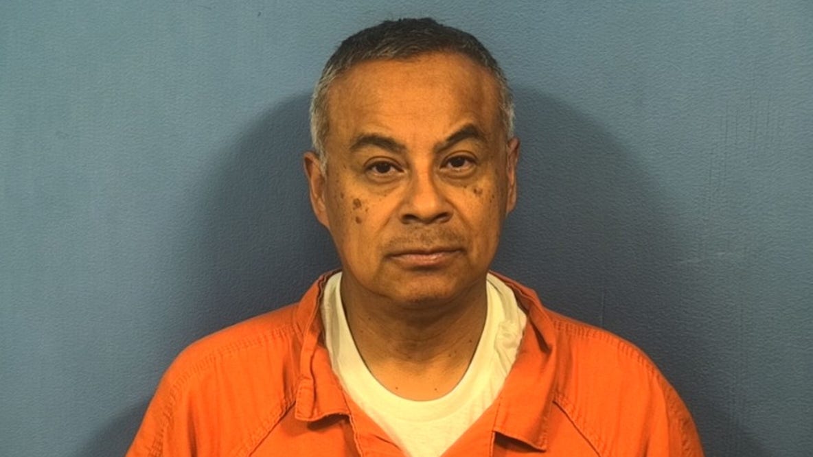 Former Illinois elementary teacher charged with sexually abusing 5 students