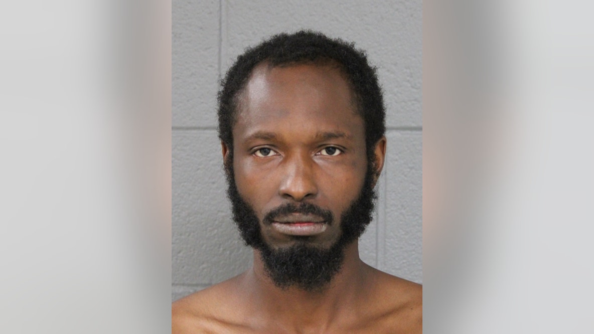 Chicago man stabbed, seriously hurt 64-year-old on SW Side, CPD says