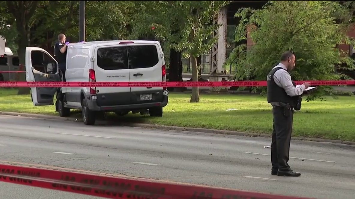 Chicago shooting leaves 1 dead, 1 seriously wounded on Southwest Side
