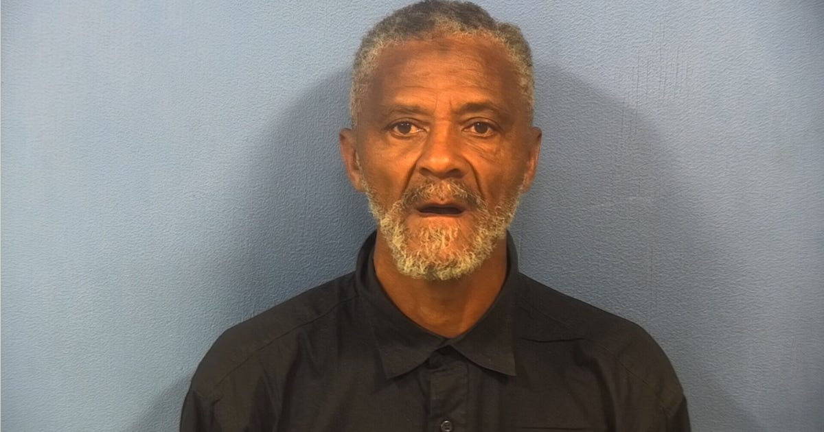 Deerfield man offered to pay teen girl for sex at Elmhurst gas station, prosecutors say