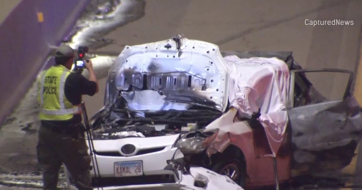 2 killed in fiery crash on I-88 in Aurora, ISP says