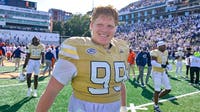 Bears training camp: How rookie Jordan van den Berg impressed defensive veterans