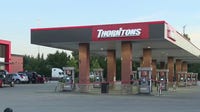 Man fatally shot as armed robbers flee Chicago gas station