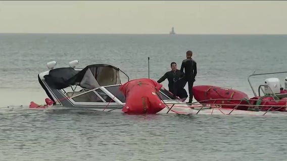 Crews recover sunken boat from Lake Michigan in Chicago