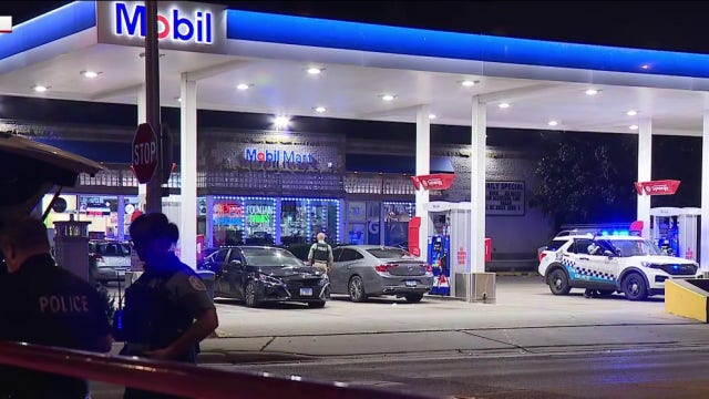 2 fatally shot while leaving gas station on Chicago's South Side, police say