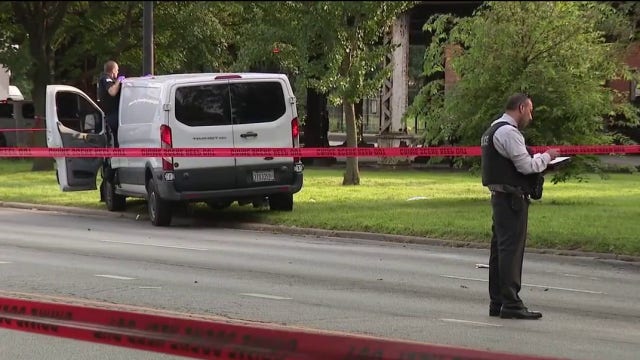 Chicago shooting leaves 1 dead, 1 seriously wounded on Southwest Side