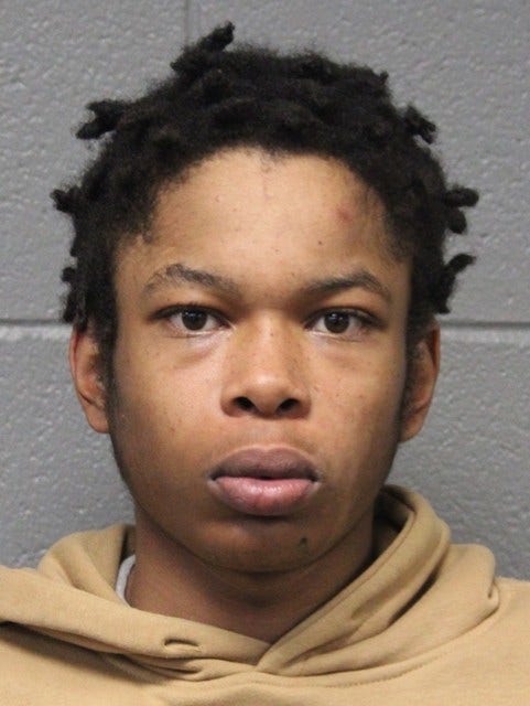 Man charged with armed robbery, aggravated battery in downtown Chicago