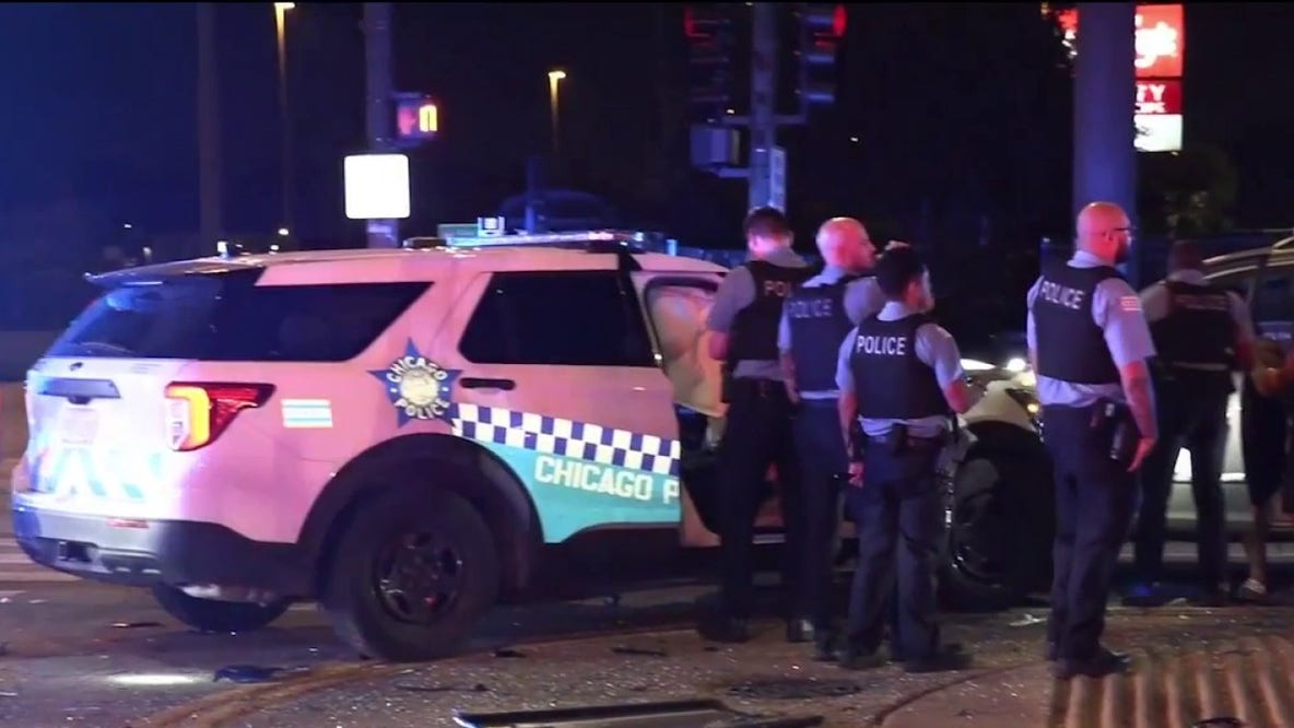 2 Chicago police officers injured in South Side crash