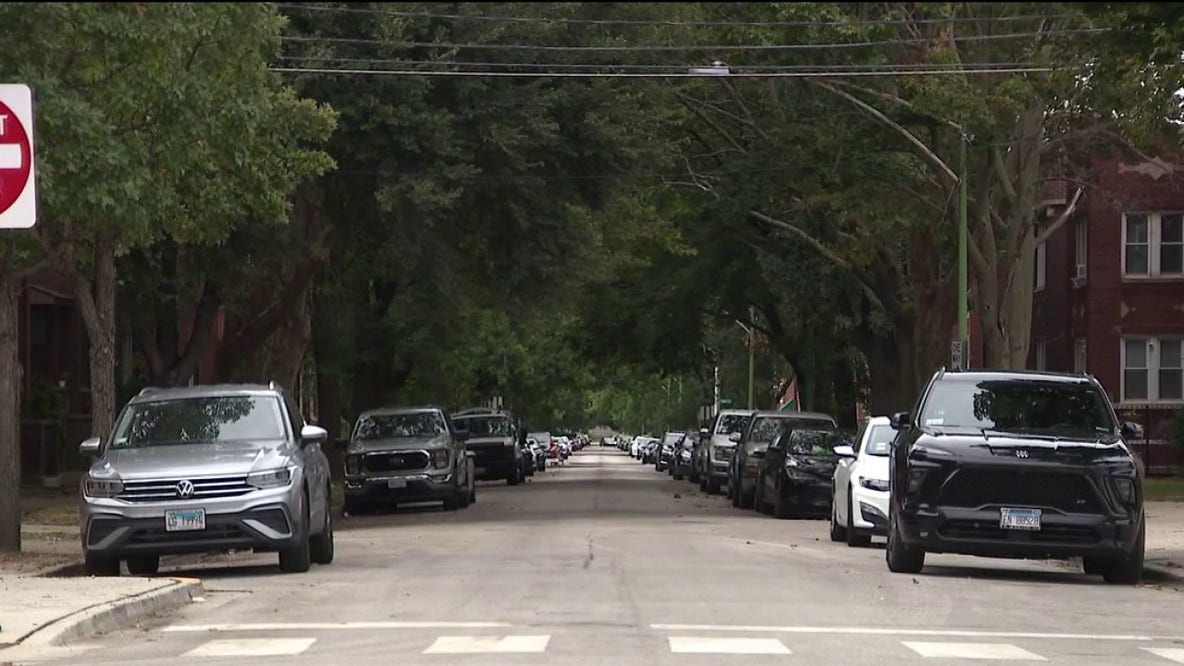 Chicago police warn of armed robberies targeting women in Lincoln Park