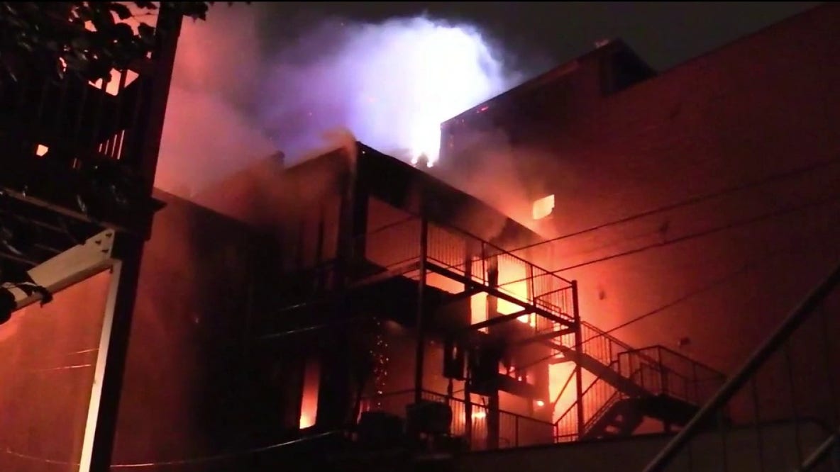 Chicago apartment fire displaces more than a dozen in West Town