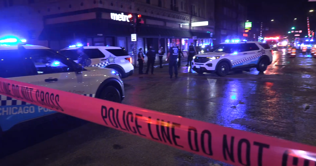 Chicago shooting: Man killed, teen injured in South Shore, police say ...