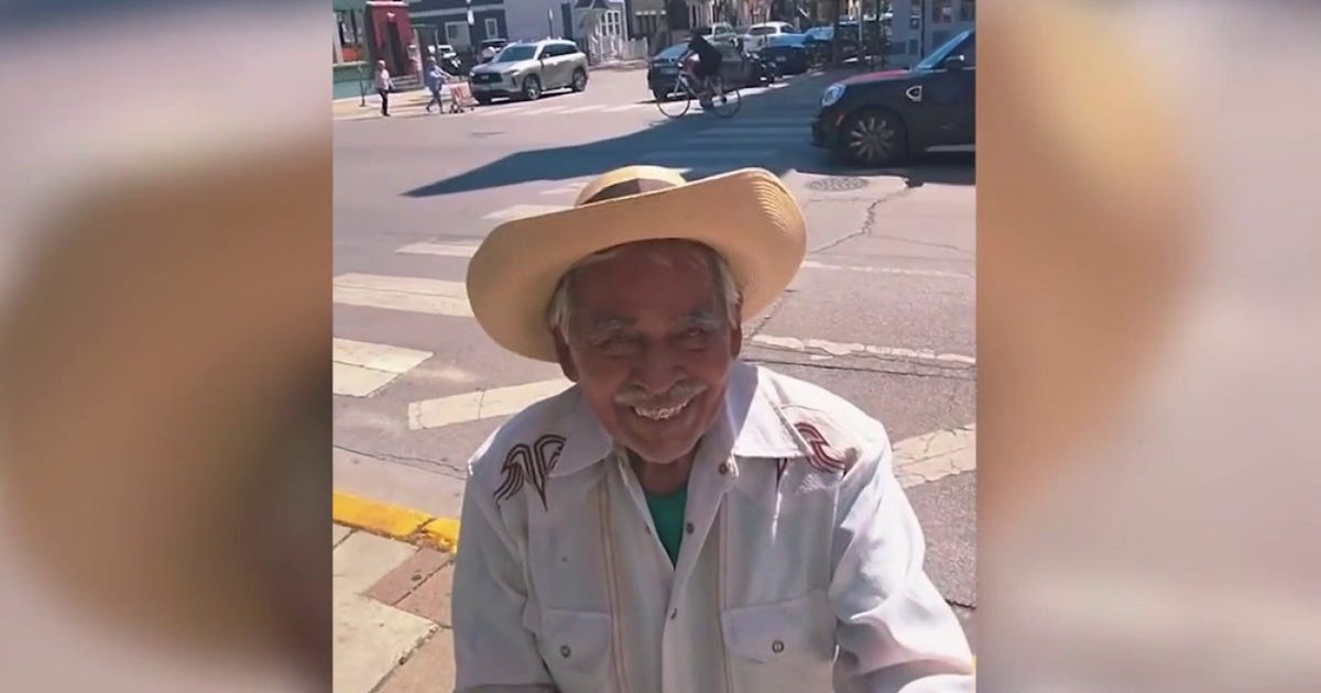 Viral video sparks fundraiser for 87-year-old Chicago ice pop vendor