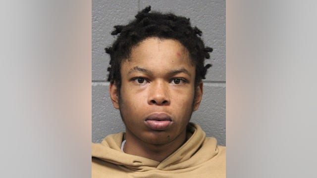 Man charged with armed robbery, aggravated battery in downtown Chicago