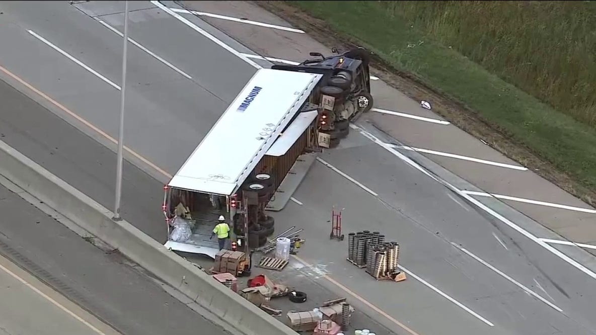 Truck carrying hydrochloric acid rolls over, snarls traffic on Jane Addams Tollway