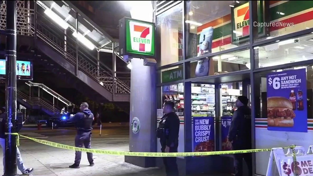 Chicago police: Two men shot at Loop 7-Eleven