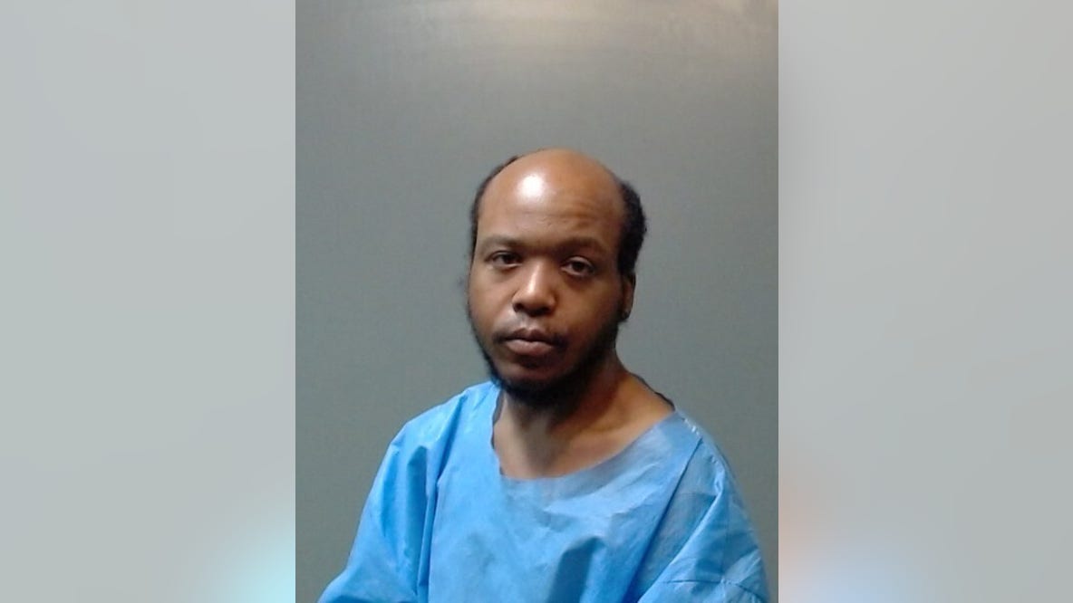 Man accused of burglarizing Oak Lawn tobacco shop, leaving pet canary outside in cold