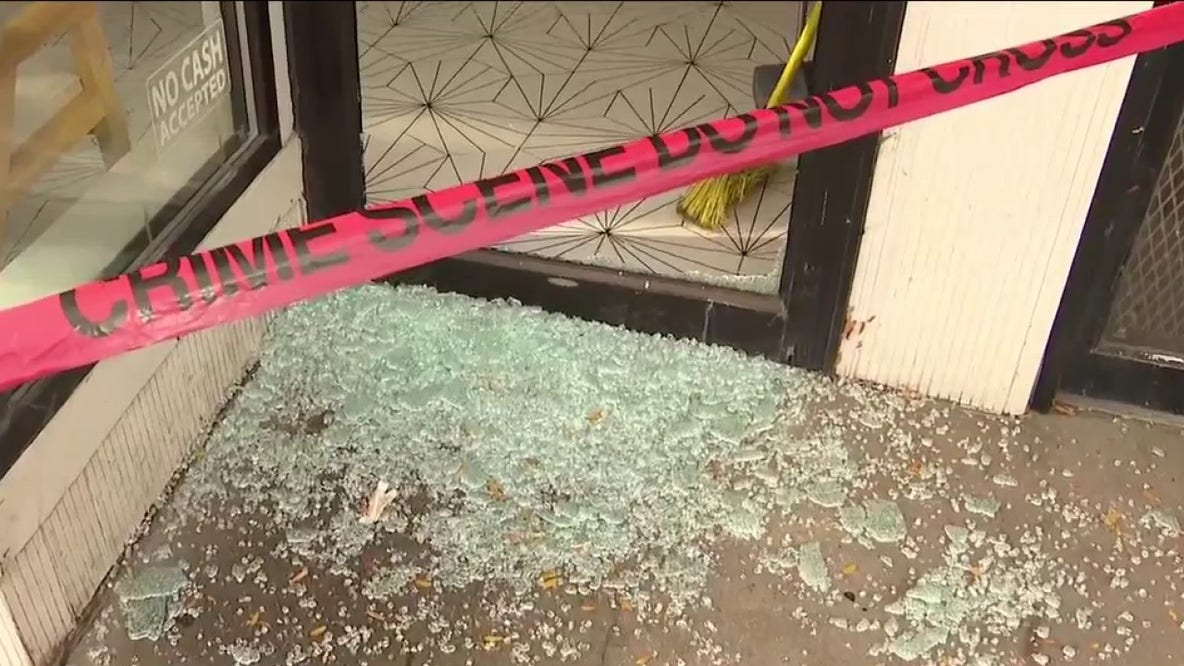 Chicago police investigate break-ins at 13 Lincoln Park businesses