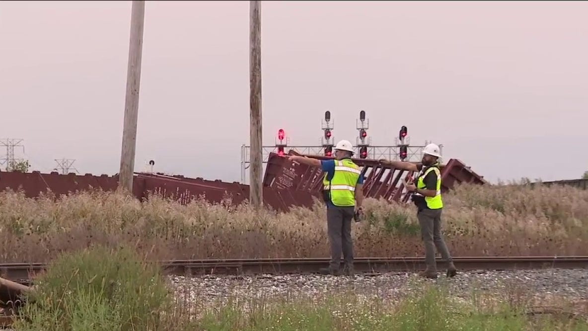 Nine train cars derail on Chicago's Southwest Side, CSX says