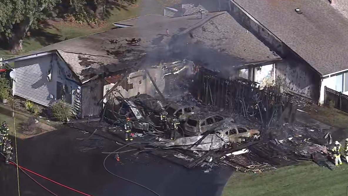 Firefighters rescue 2 from balcony during McHenry condo fire