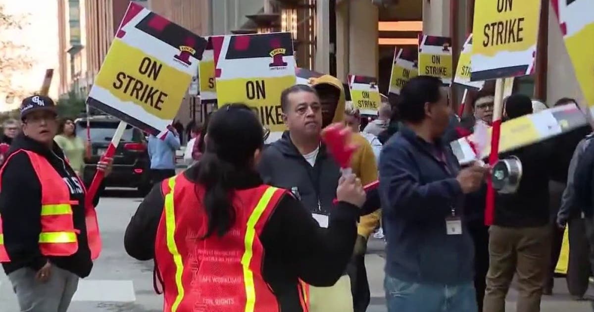 Chicago hotel workers strike during marathon weekend
