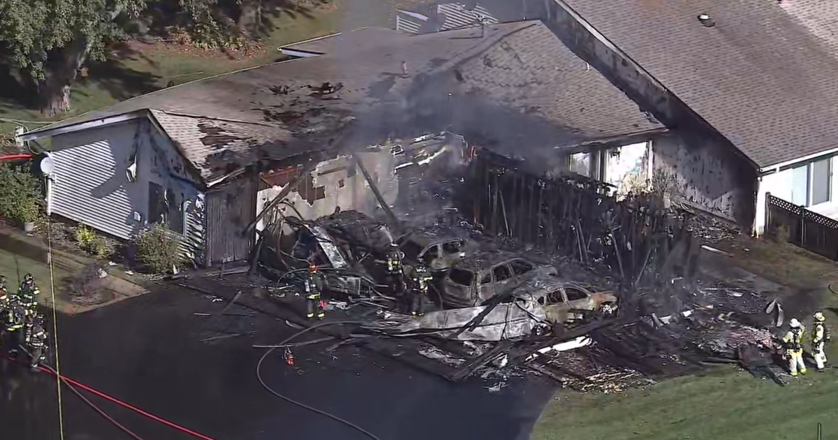 Firefighters rescue 2 from balcony during McHenry condo fire