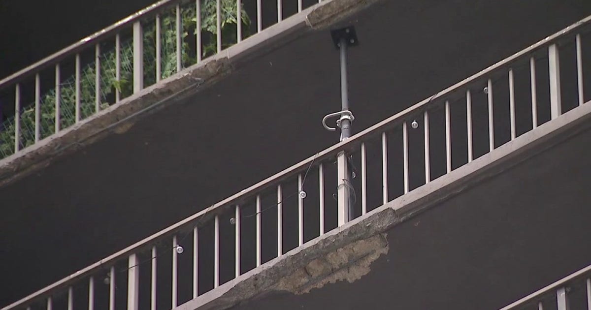 River North condo owner raises balcony safety concerns at 54-story high-rise