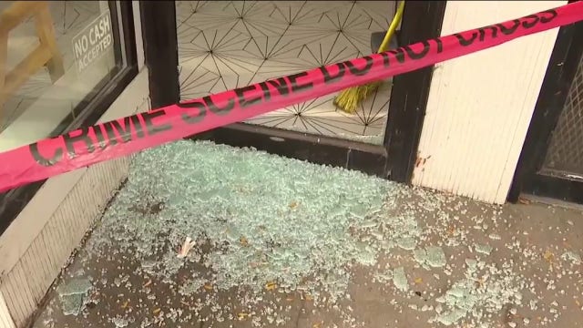 Chicago police investigate break-ins at 13 Lincoln Park businesses